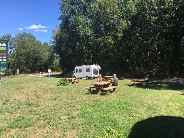 Aire de pique nique au Buisson de Cadouin