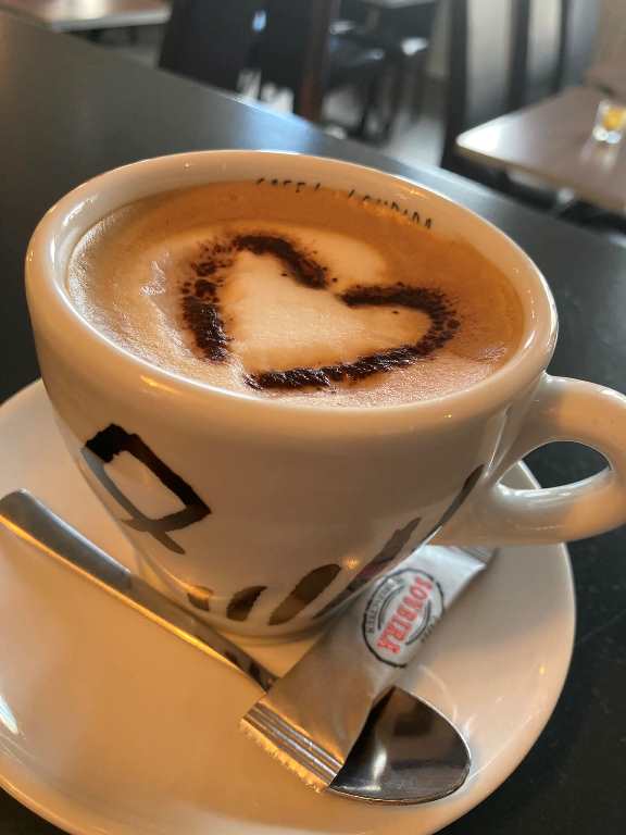 Café Le Commerce "Chez Les filles" — photo 3