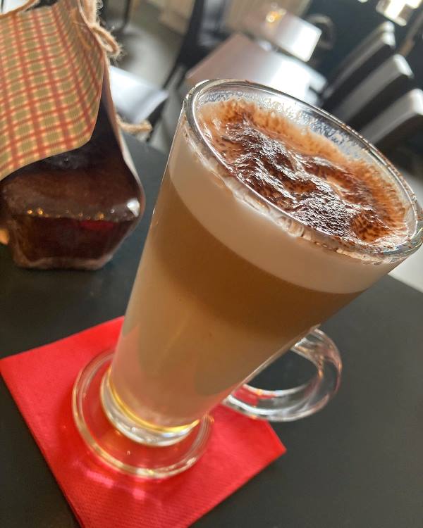 Café Le Commerce "Chez Les filles" — photo 2