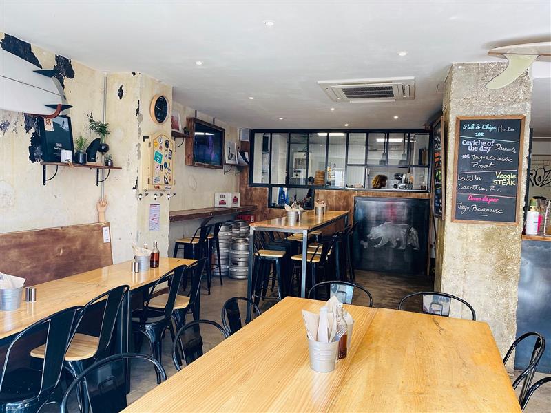 Pub California kitchen