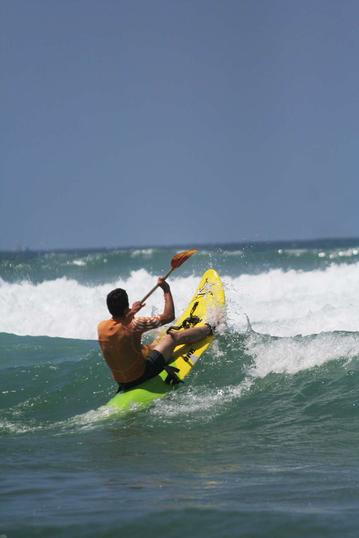 Canoë surfing