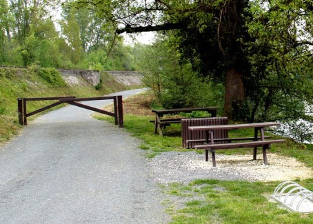 Aire de pique-nique de Saint Front de Pradoux - photo 4