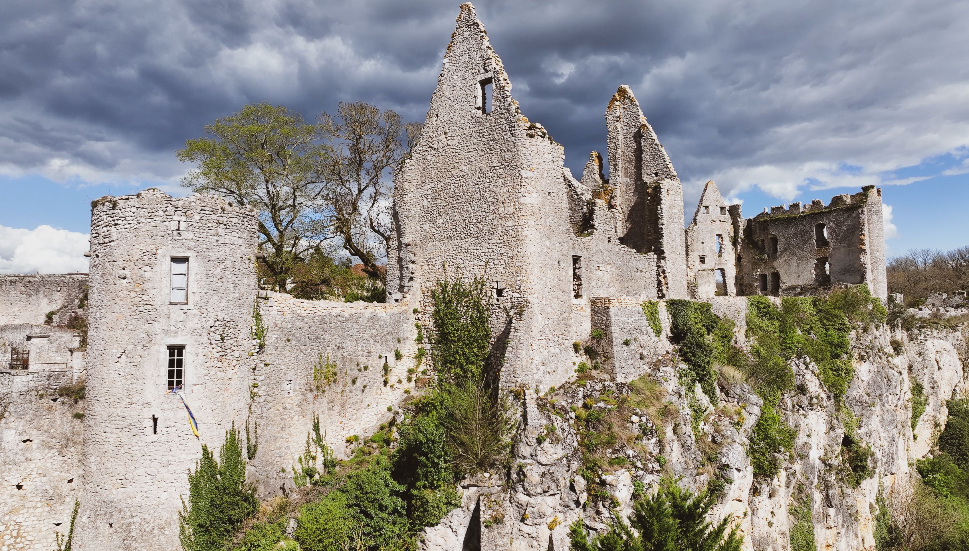 Forteresse d'Angles-sur-l'Anglin, Angles-sur-l'Anglin