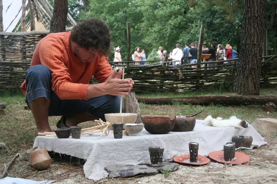 Démonstrations : Les ustensiles de cuisine et la transformation du lait au Néolithique