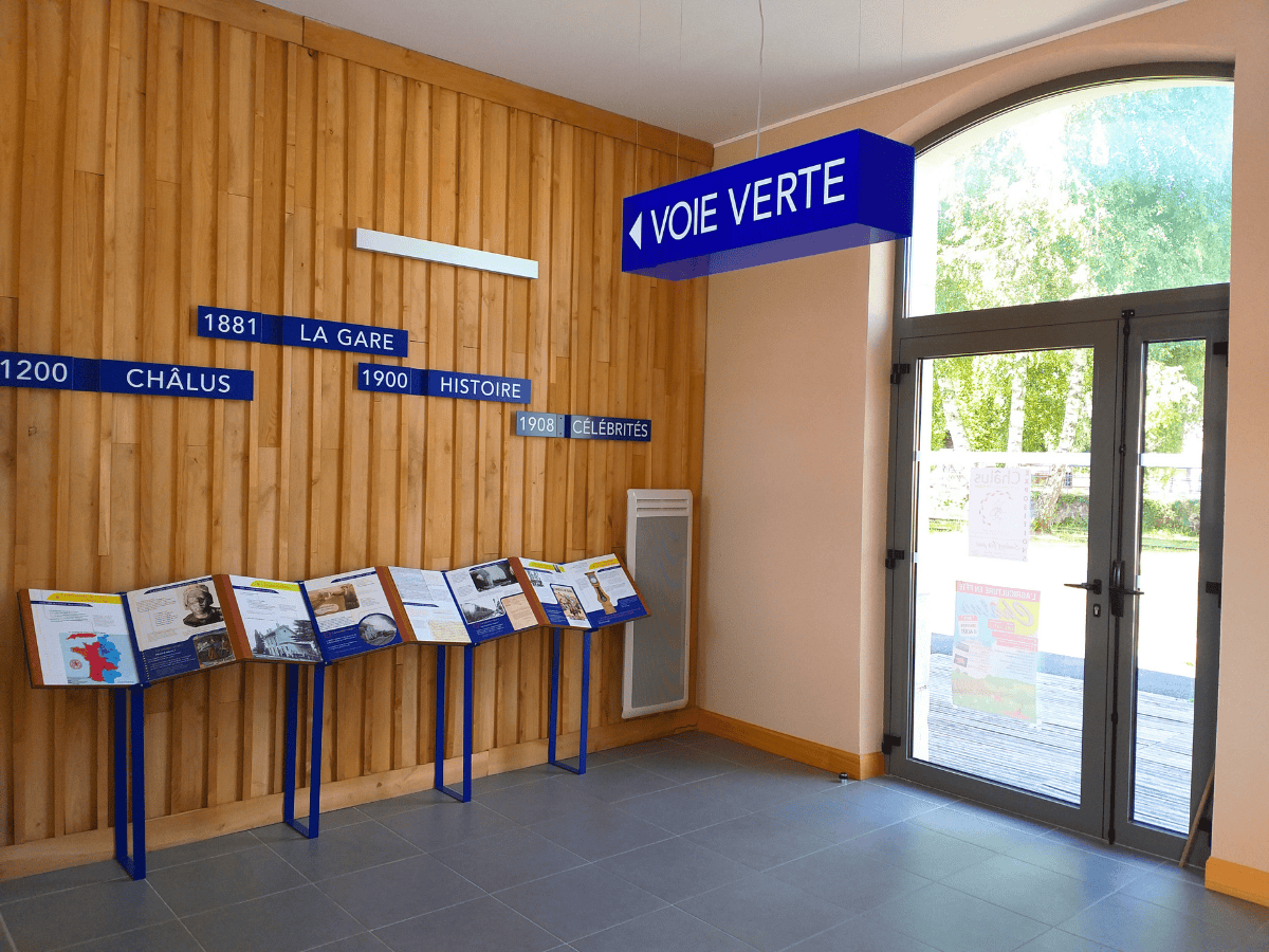 Espace scénographique en gare de Châlus, Châlus