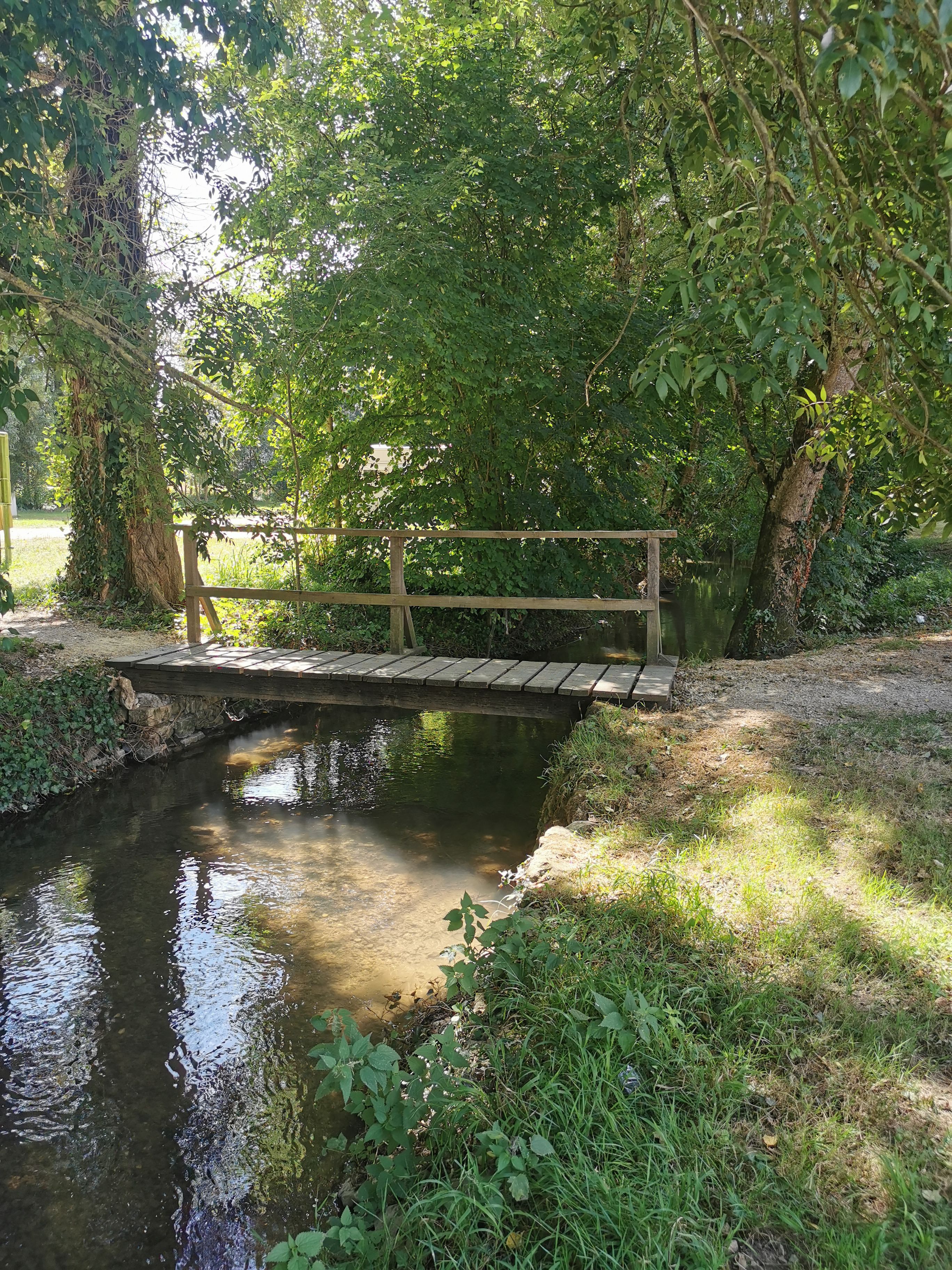 Aire d'accueil de Camping-Car de Château-Larcher, Château-Larcher