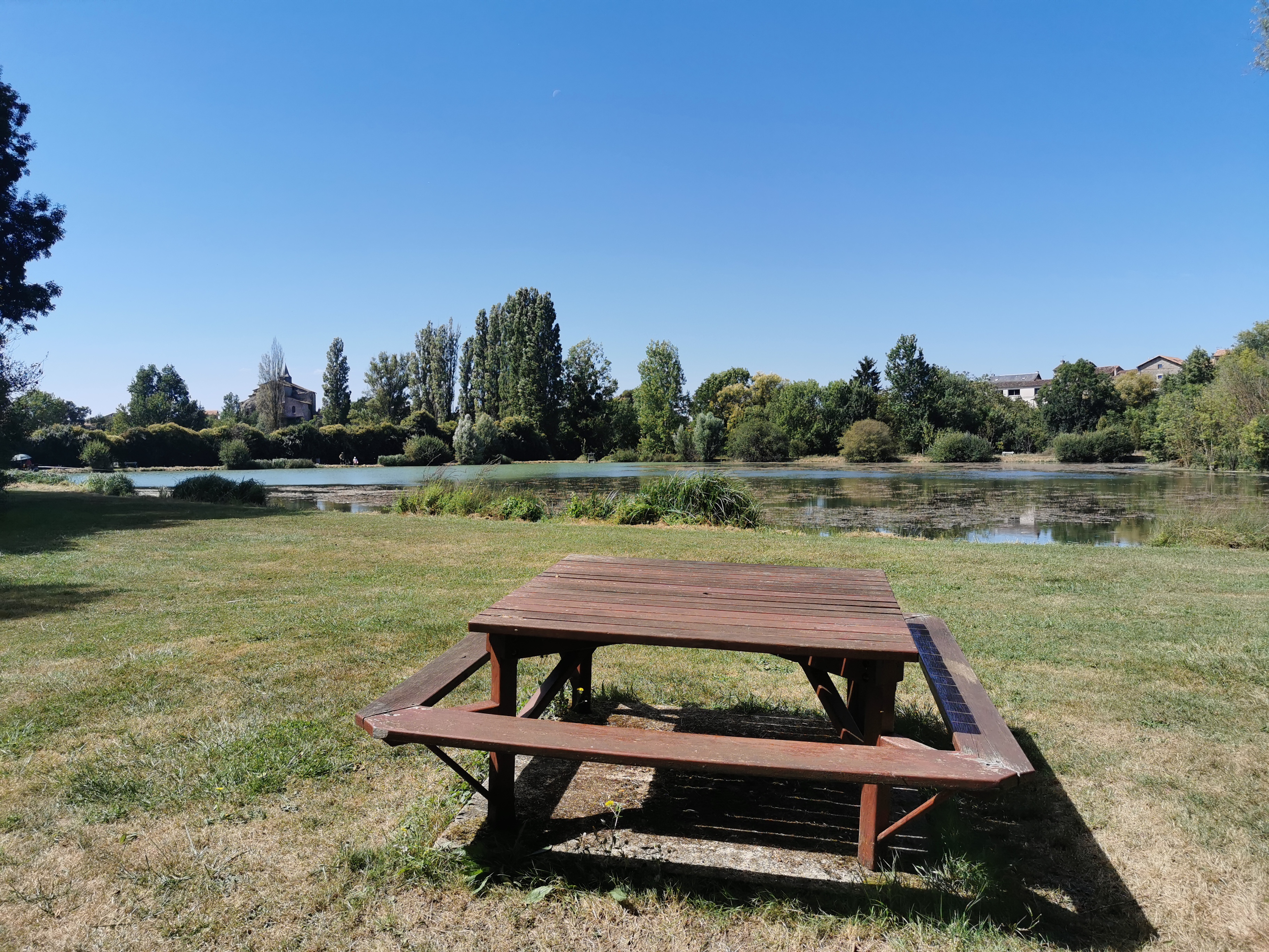 Aire d'accueil de Camping-Car de Château-Larcher, Château-Larcher - photo 5