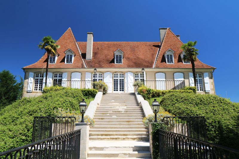 Crouseilles : entre vignes et château