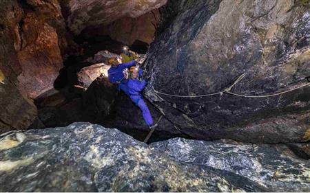 Spéléologie à la Grotte de la Verna Spéléologie à la Grotte de la Verna