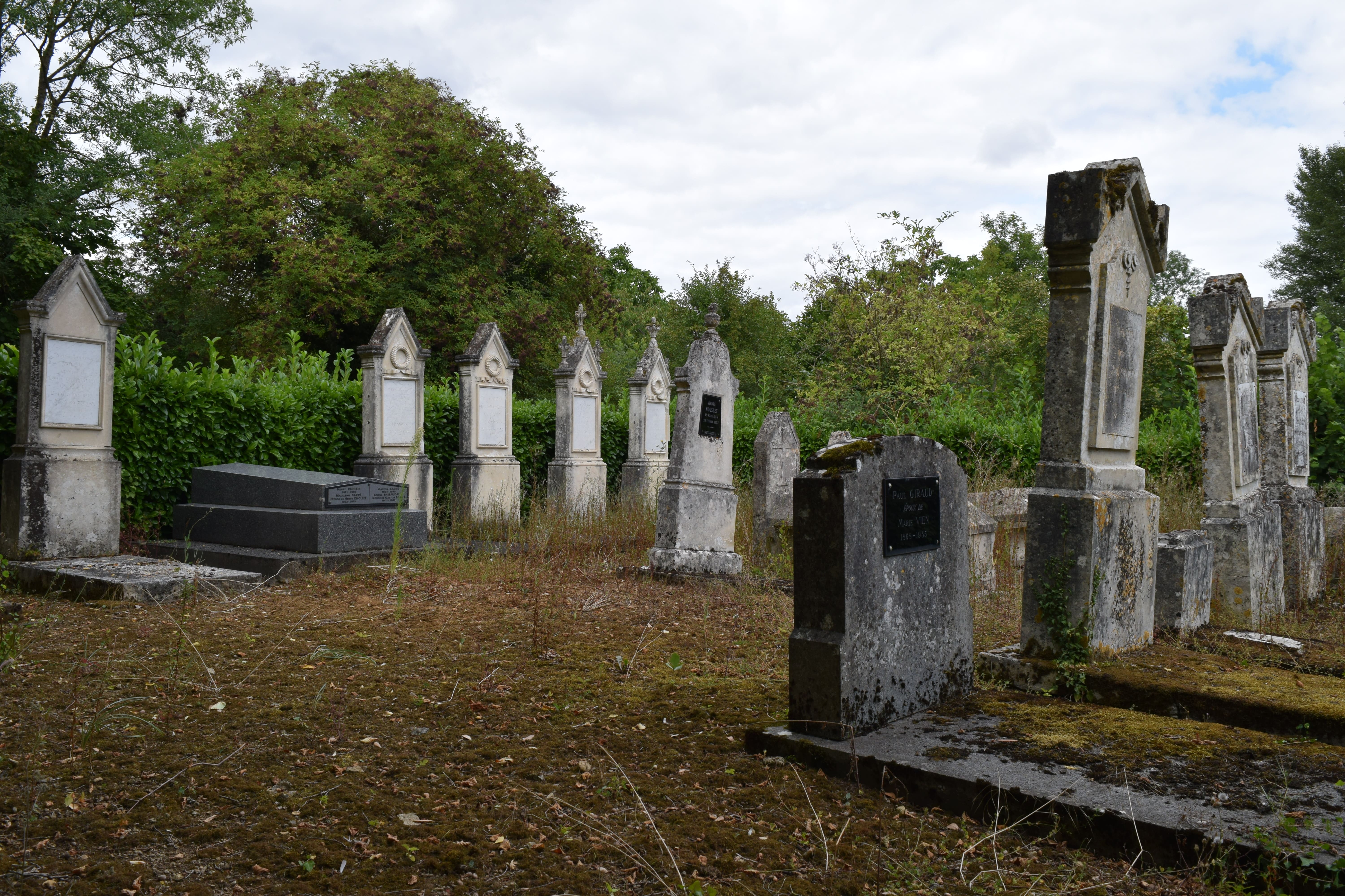 Cimetières familiaux protestants.