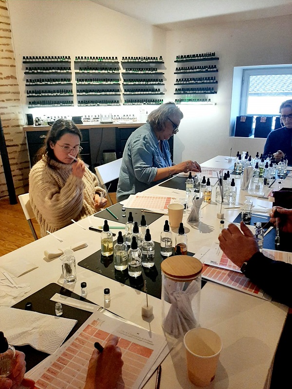 Laboratoire de création de parfum Clémentine HUMEAU
