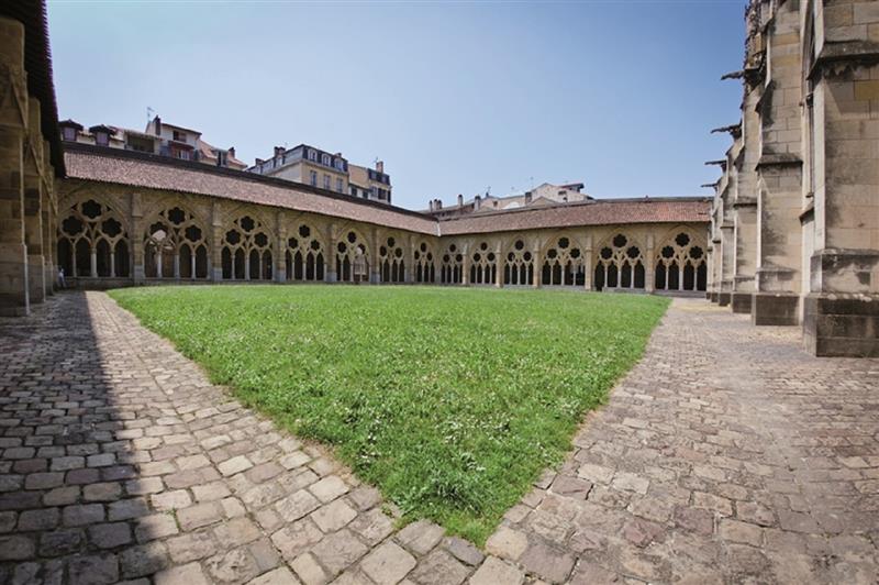 Le cloître de la Cathédrale de Bayonne