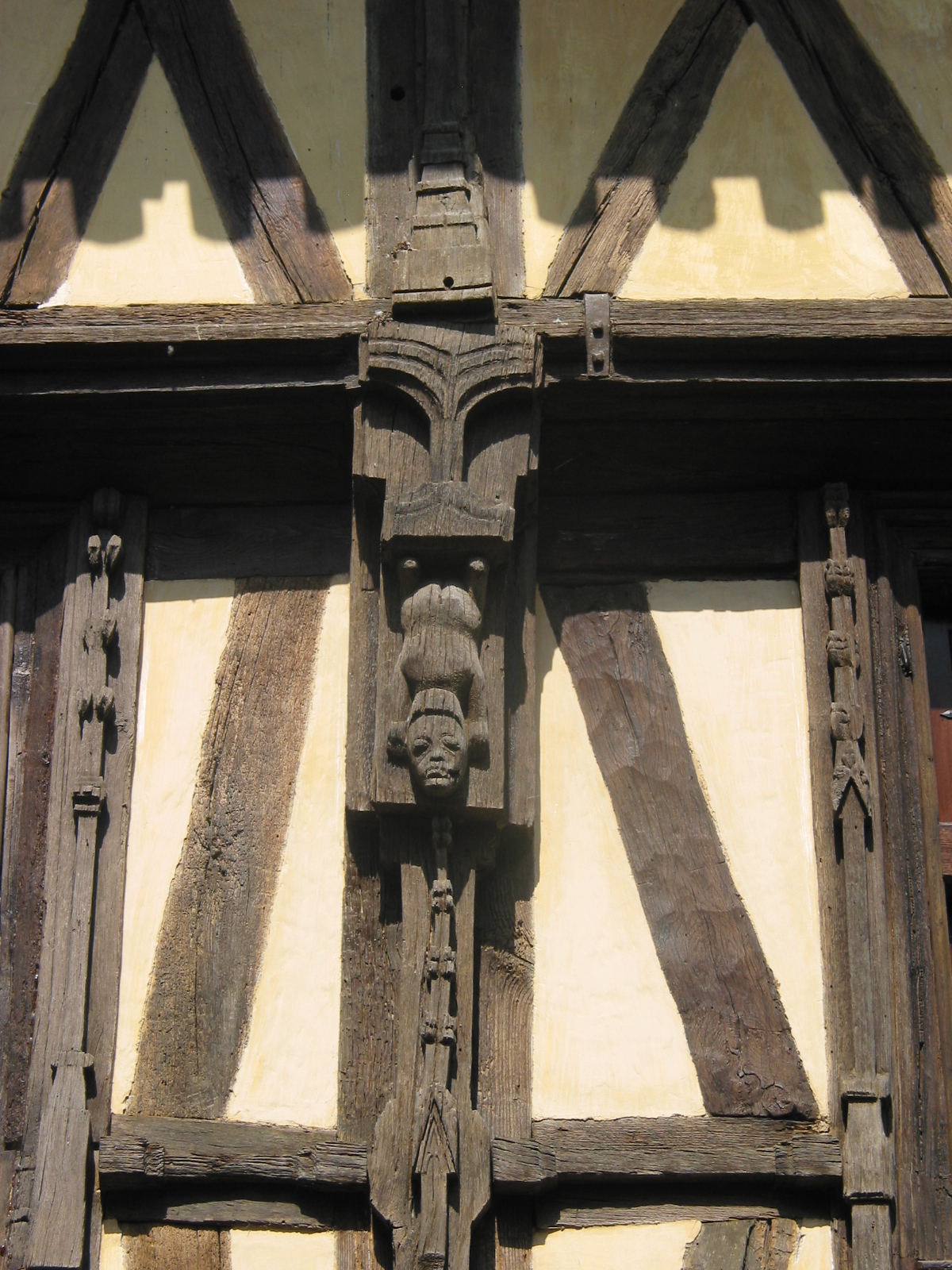 Sculptures sur colombages