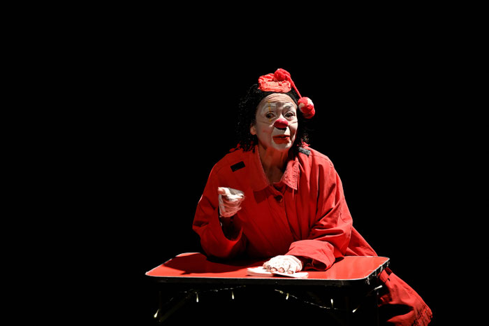 Théâtre clownesque - Conférence philosofolique par Ana Maria Vénégas de la Cie théâtre au vent