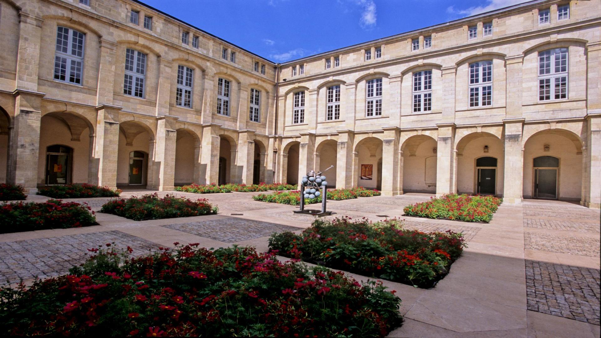 Eglise Notre Dame et Cour Mably, Bordeaux - photo 3