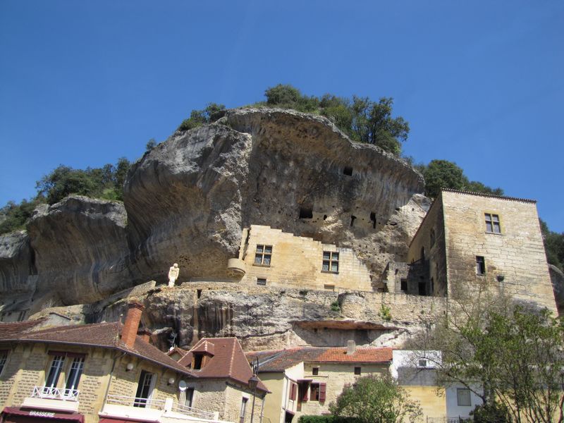 Falaises de la Vézère autour des Eyzies