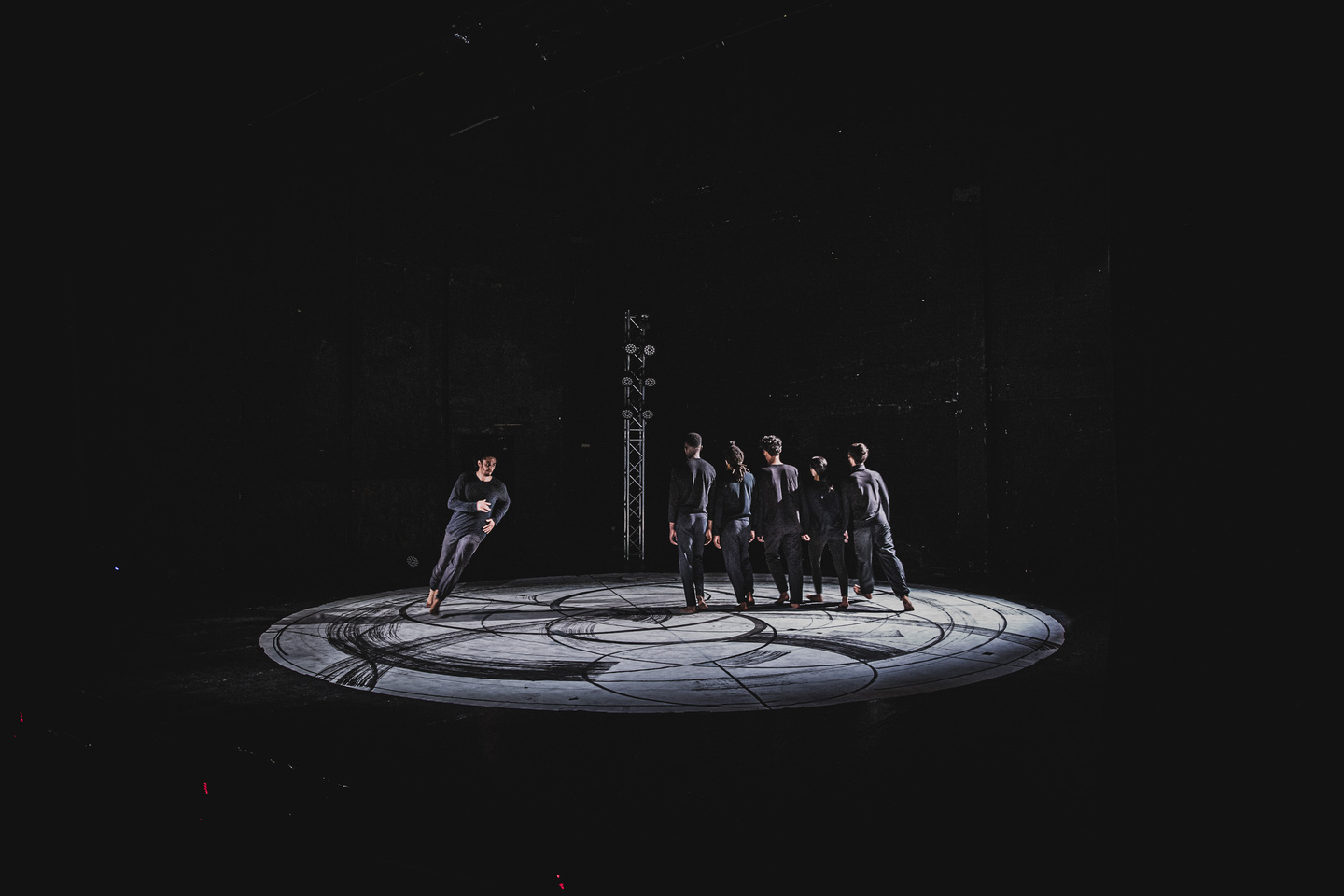 Agora Pôle National Cirque - Crossing / Studio 8 - Hadi Nahleh