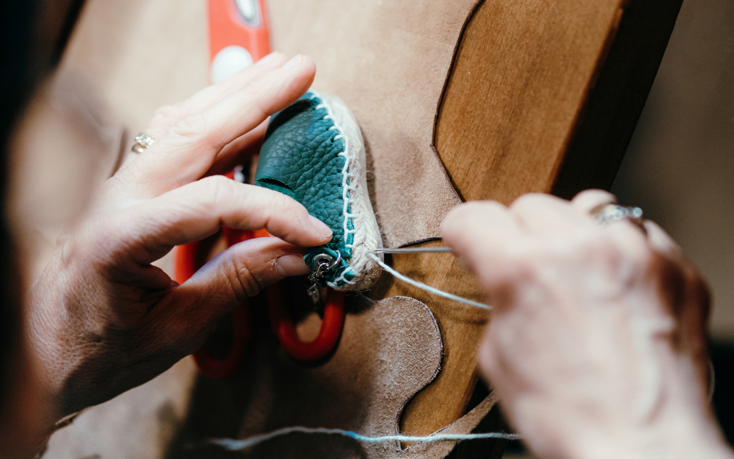 Atelier de fabrication de porte-clés espadrilles, Ainhoa