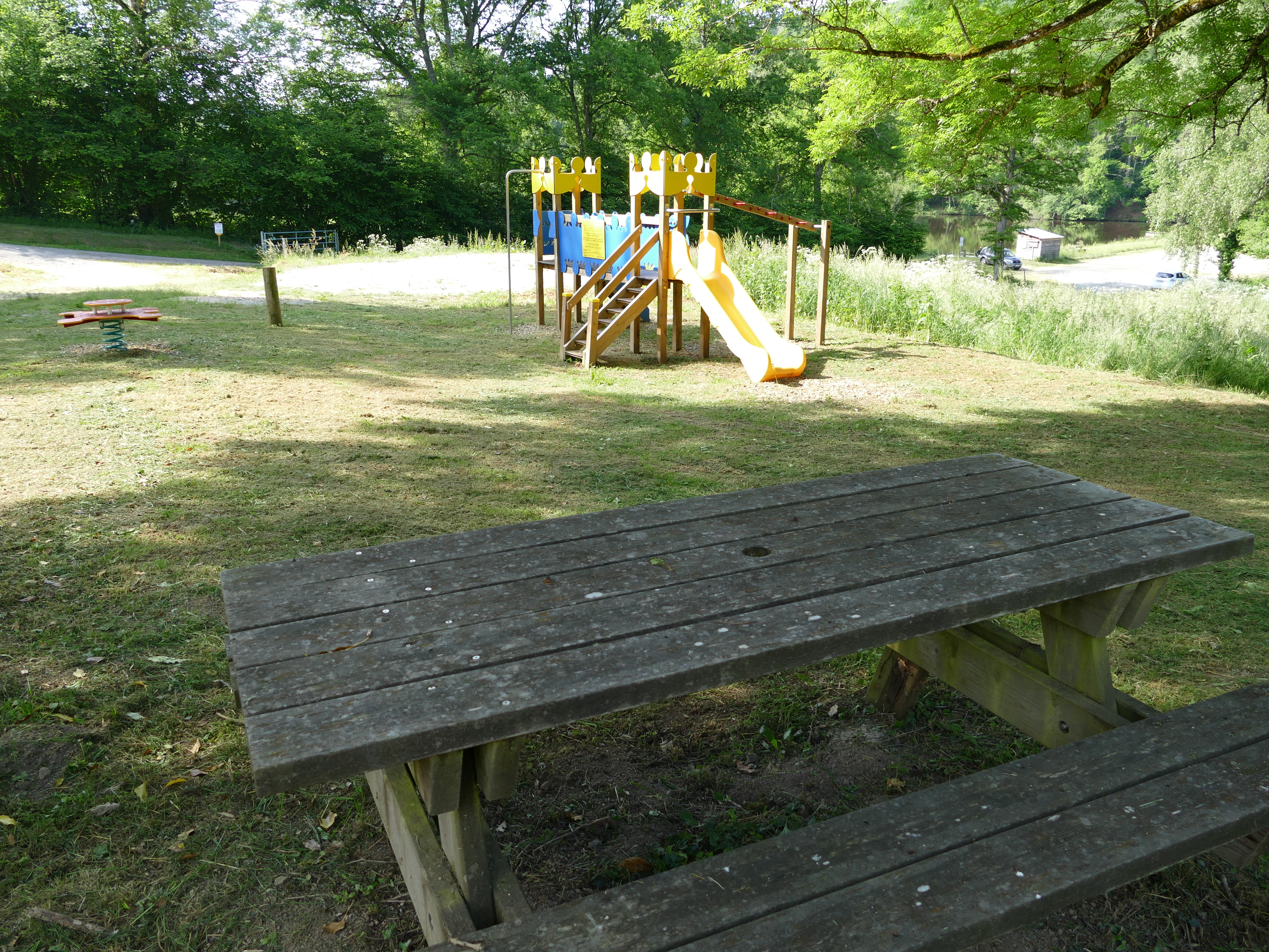 Etang de Jarmenet : Aire de pique-nique et de jeux