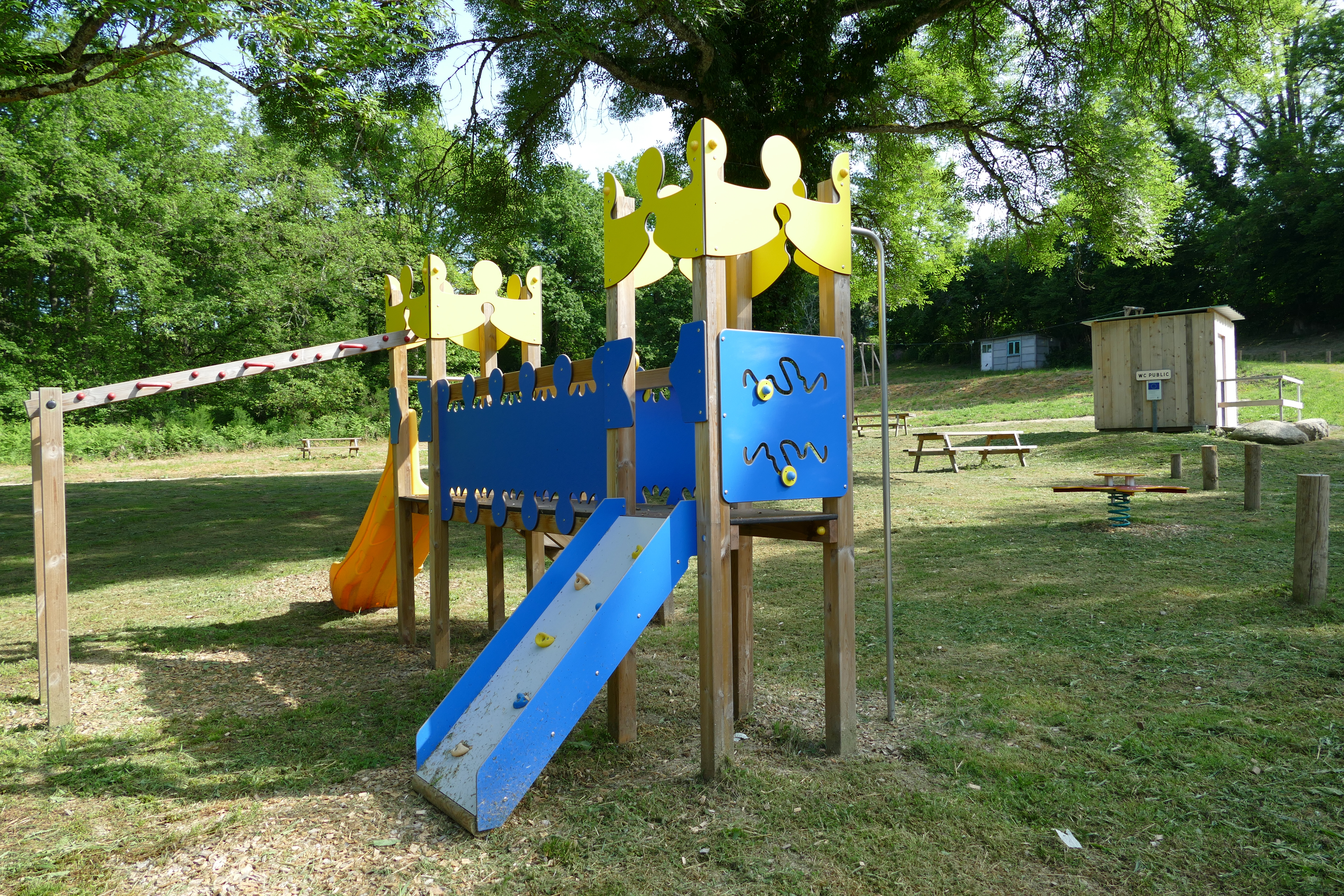 Etang de Jarmenet : Aire de pique-nique et de jeux, Dontreix