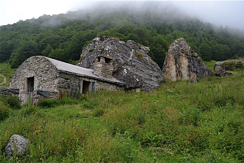Le refuge d'Arrémoulit depuis Soques