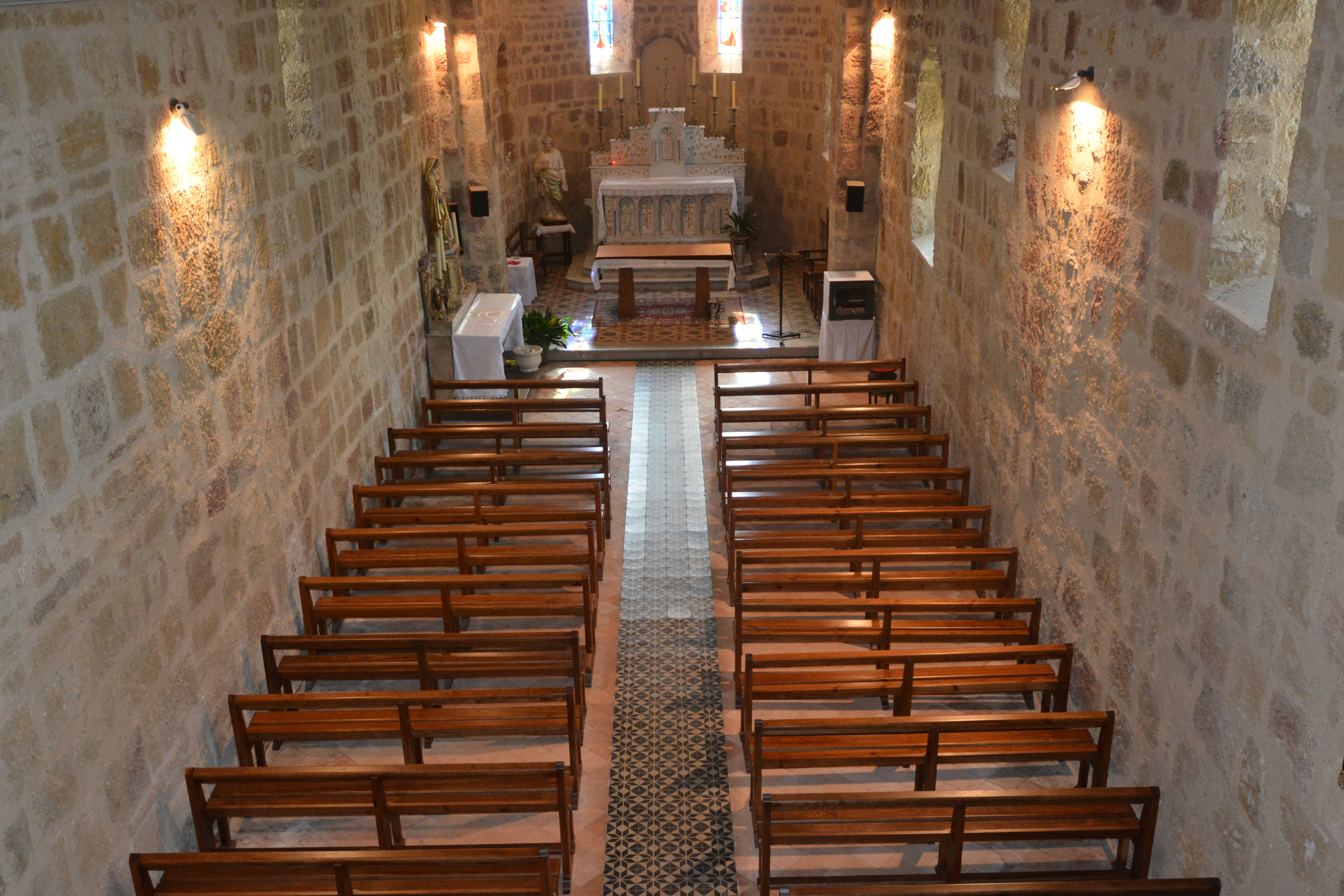 Eglise Saint Pierre, Lesgor - photo 2