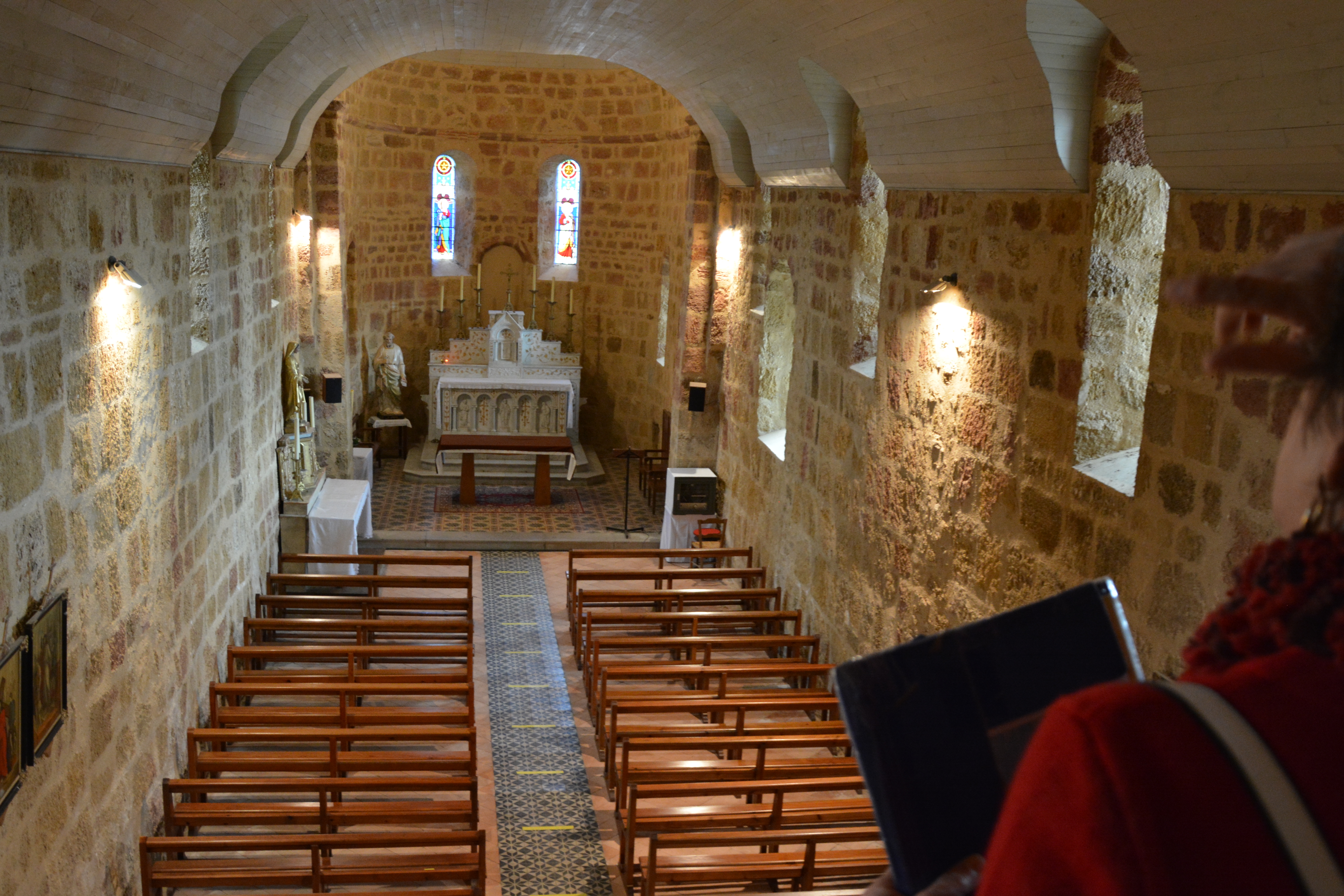 Balade autour de l'église et château-fort de Lesgor avec Caroline