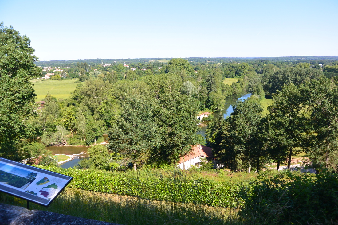 Pêcher sur la Dronne aval en bateau : Parcoul - La Roche Chalais en canoë ou barque sur le biefs, Parcoul-Chenaud - photo 2