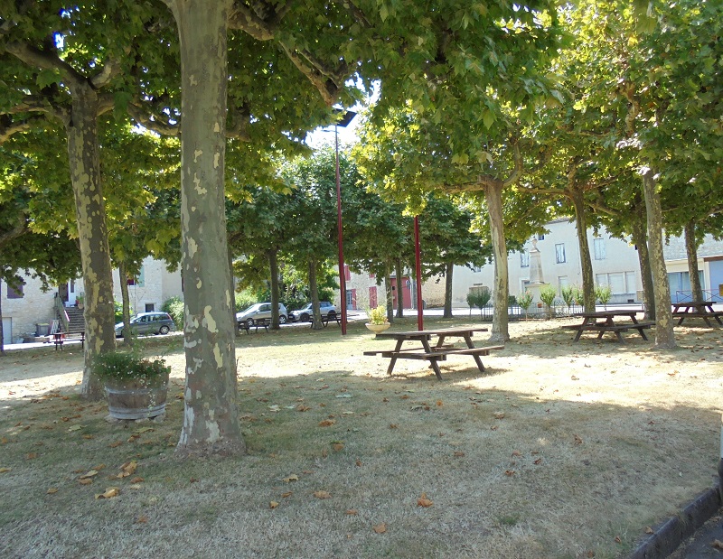 Aire de pique-nique à Fonroque