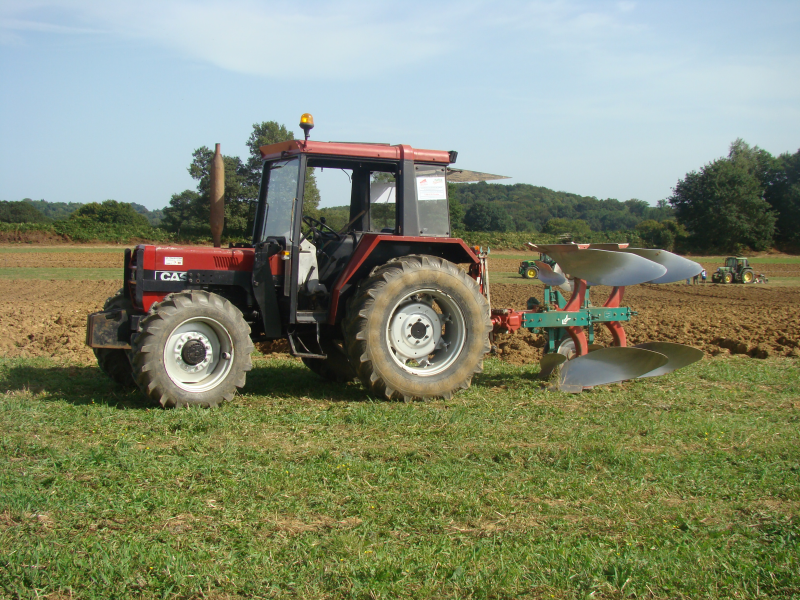 Bourse aux pièces détachées (tracteurs, voitures, deux roues)