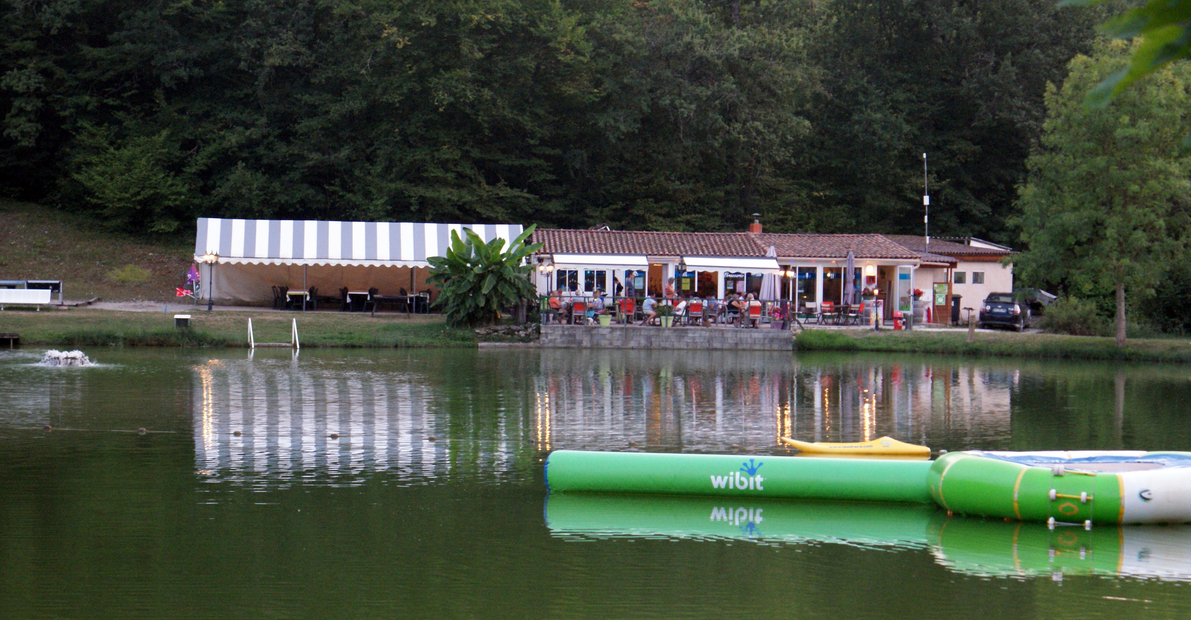 Camping Les Deux Lacs, Beauville - photo 3