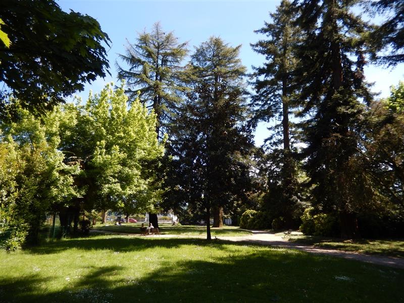 Square Besson