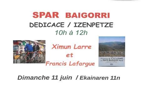 Dédicace par Ximun Larre et Francis Lafargue : l'histoire du cyclisme en Pays Basque Nord