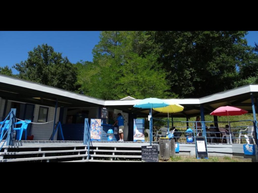 Aire de pique-nique du domaine nature et loisirs de Blasimon