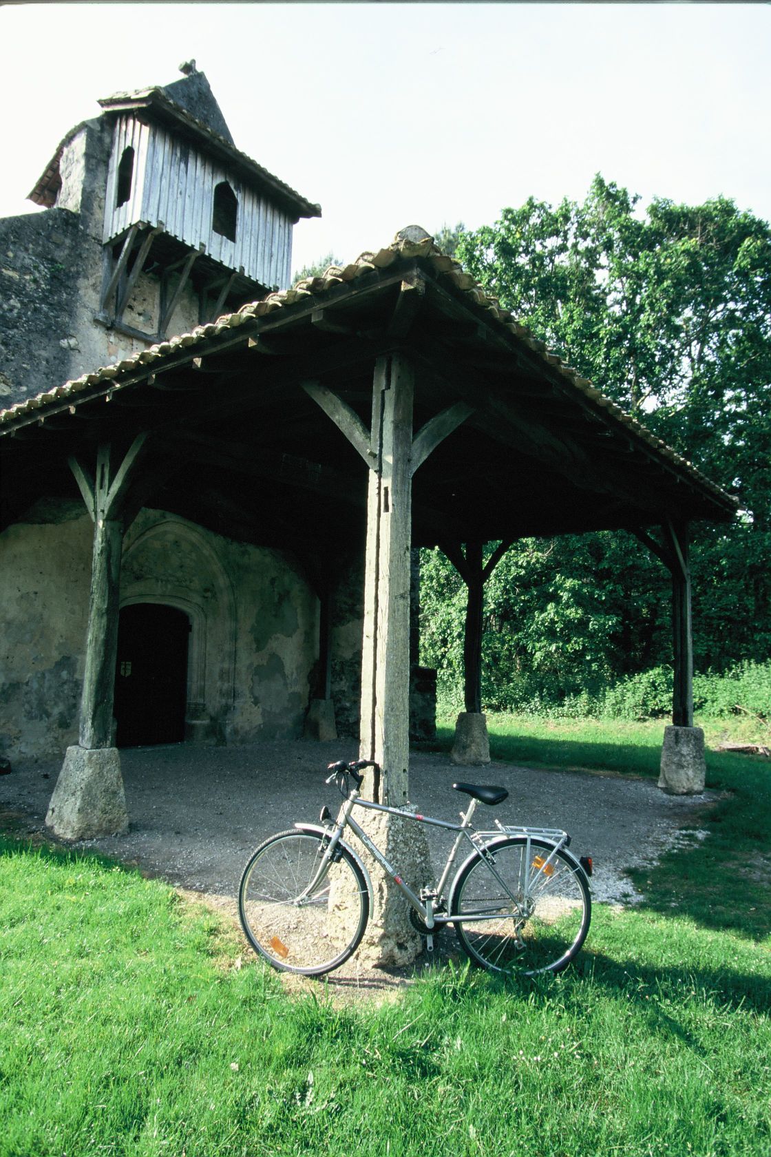 A Belin-Béliet, des murs qui parlent et des fontaines qui soignent