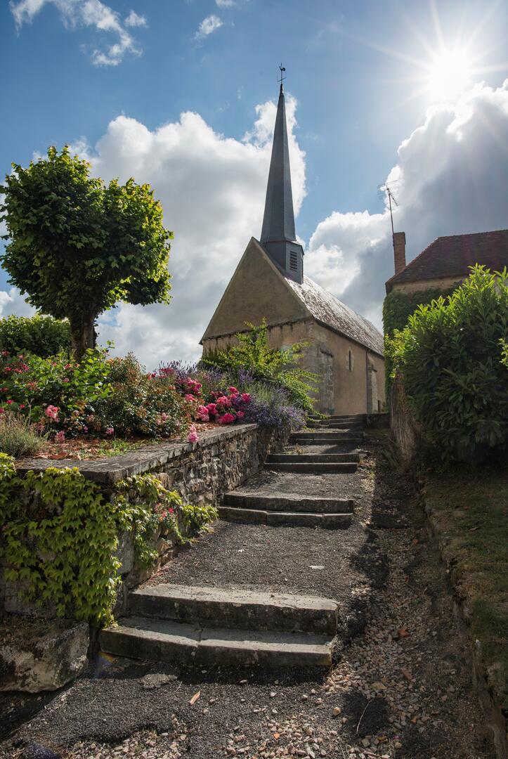Aire de pique nique - Église de Thollet