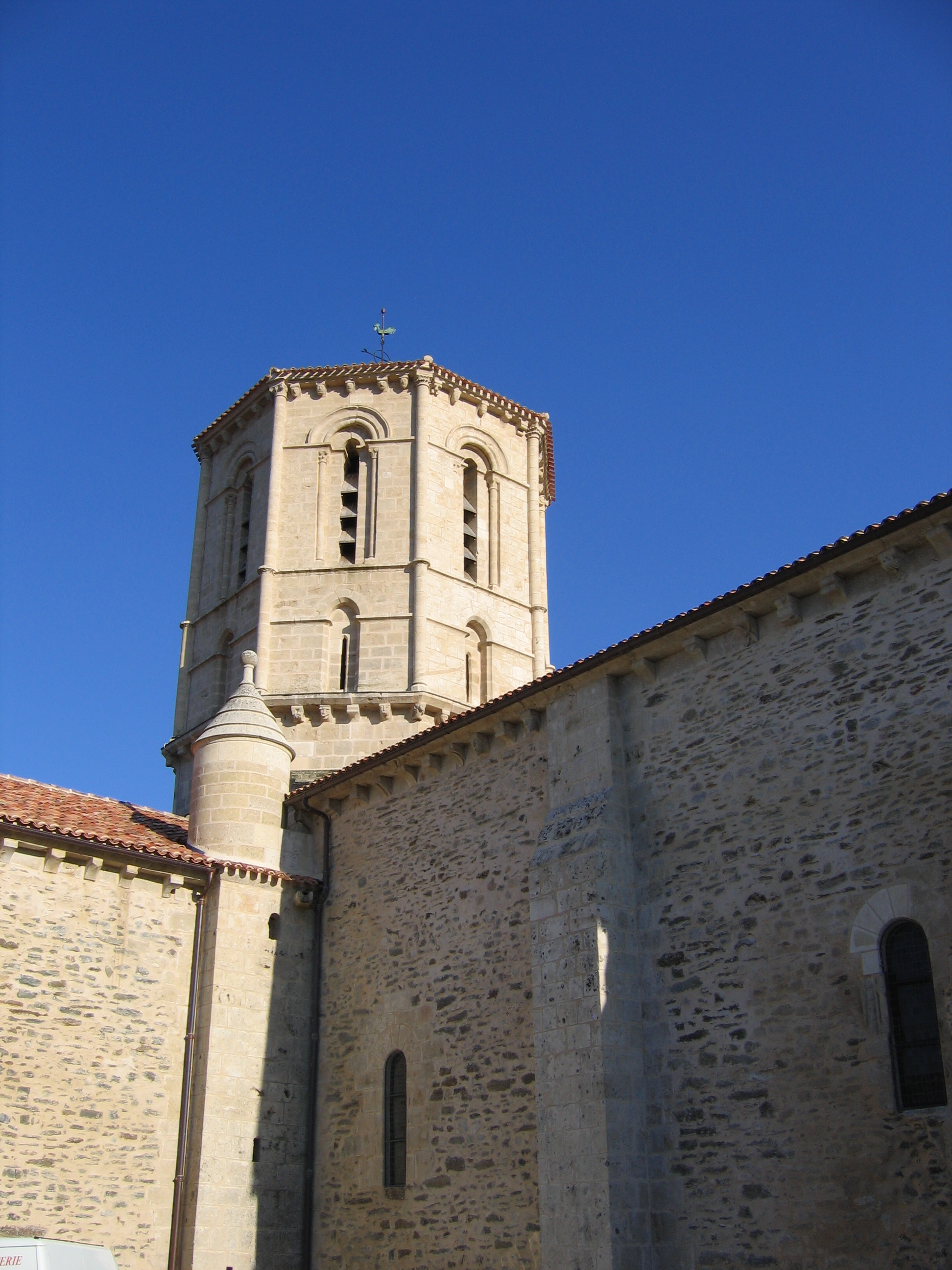 Eglise Saint-Pierre de FENIOUX XIIème siècle