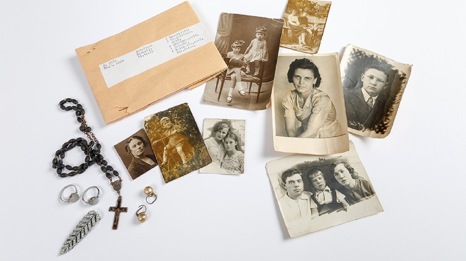 Exposition Stolen Memory, les objets de la mémoire de la persécution nazie — visuel événement