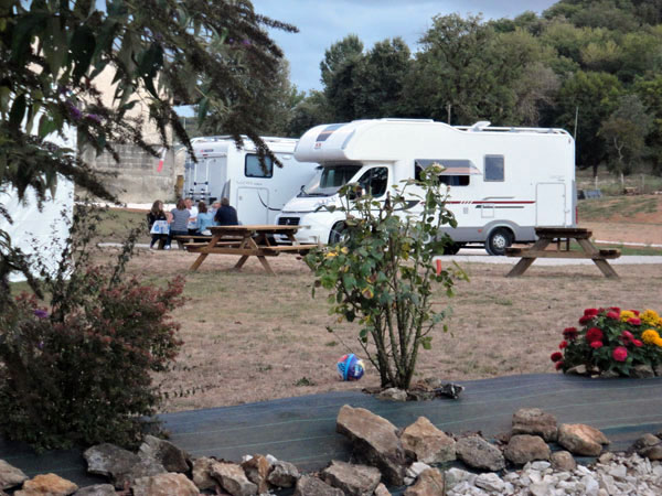 Aire de stationnement des Oies du Périgord Noir, Prats-de-Carlux
