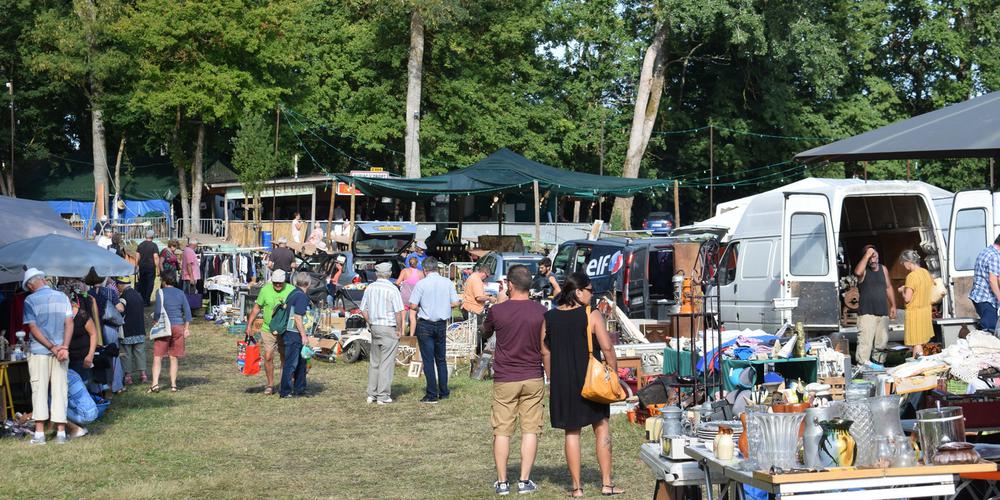 Vide-greniers durant la Fête du Grand chêne, Auriac-sur-Dropt - photo 3