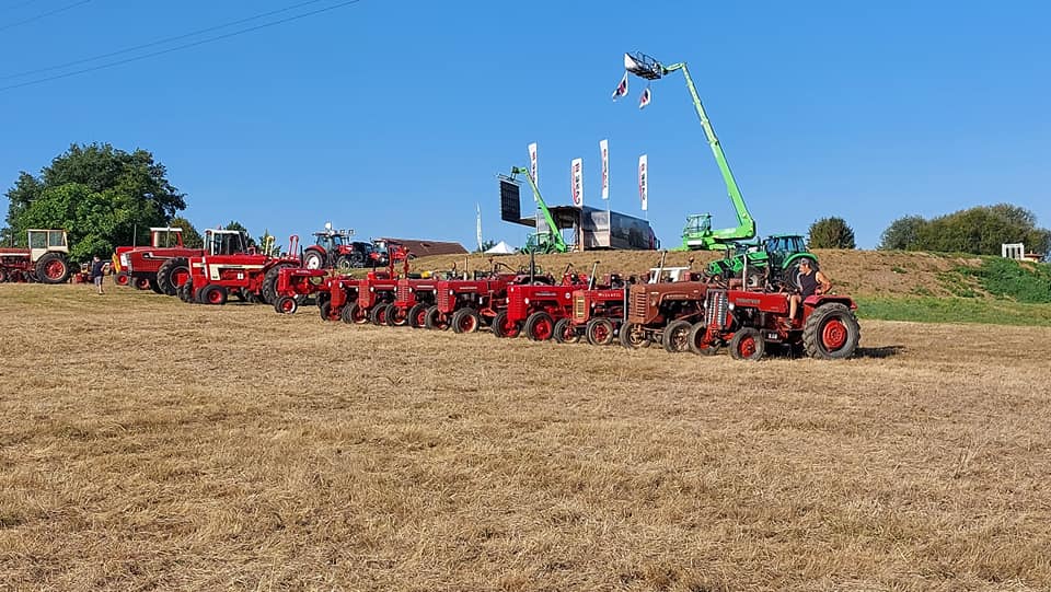 Rassemblement des Tracteurs Rouges