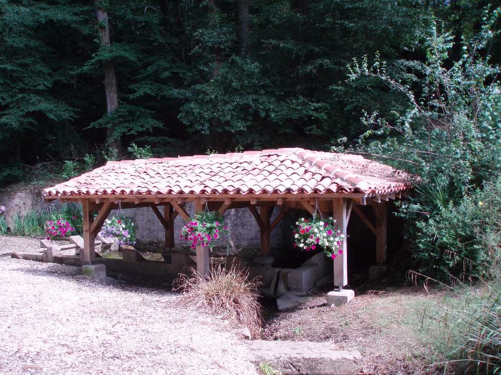 Fontaine et lavoir de Coudures