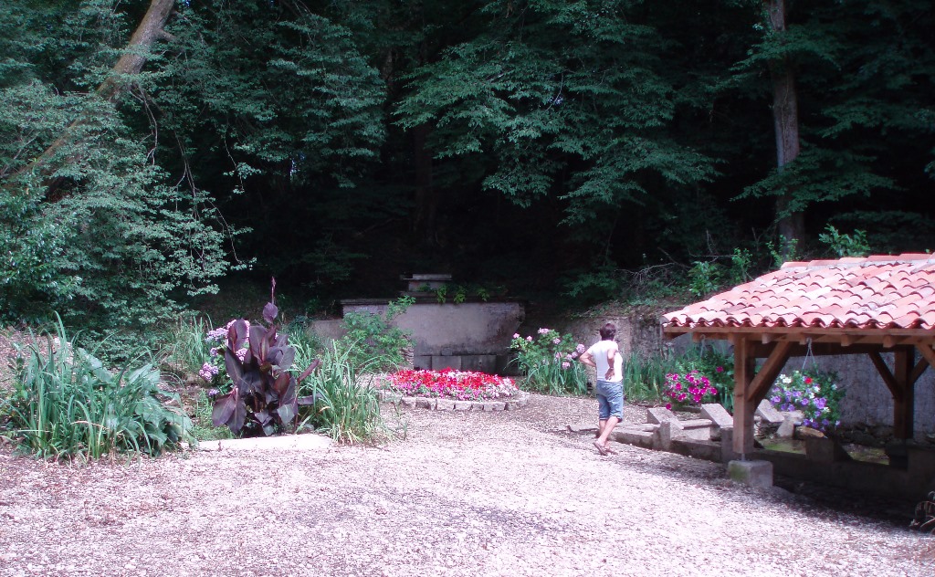 Fontaine et lavoir de Coudures, Coudures - photo 3