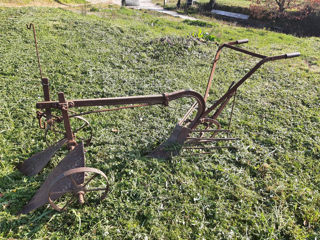 François vous fait découvrir le travail de la vigne avec ses outils d'antan, Lahosse - photo 5