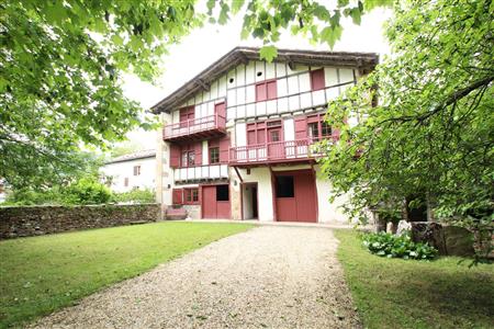MAISON DUNDURIENIA MAISON DUNDURIENIA