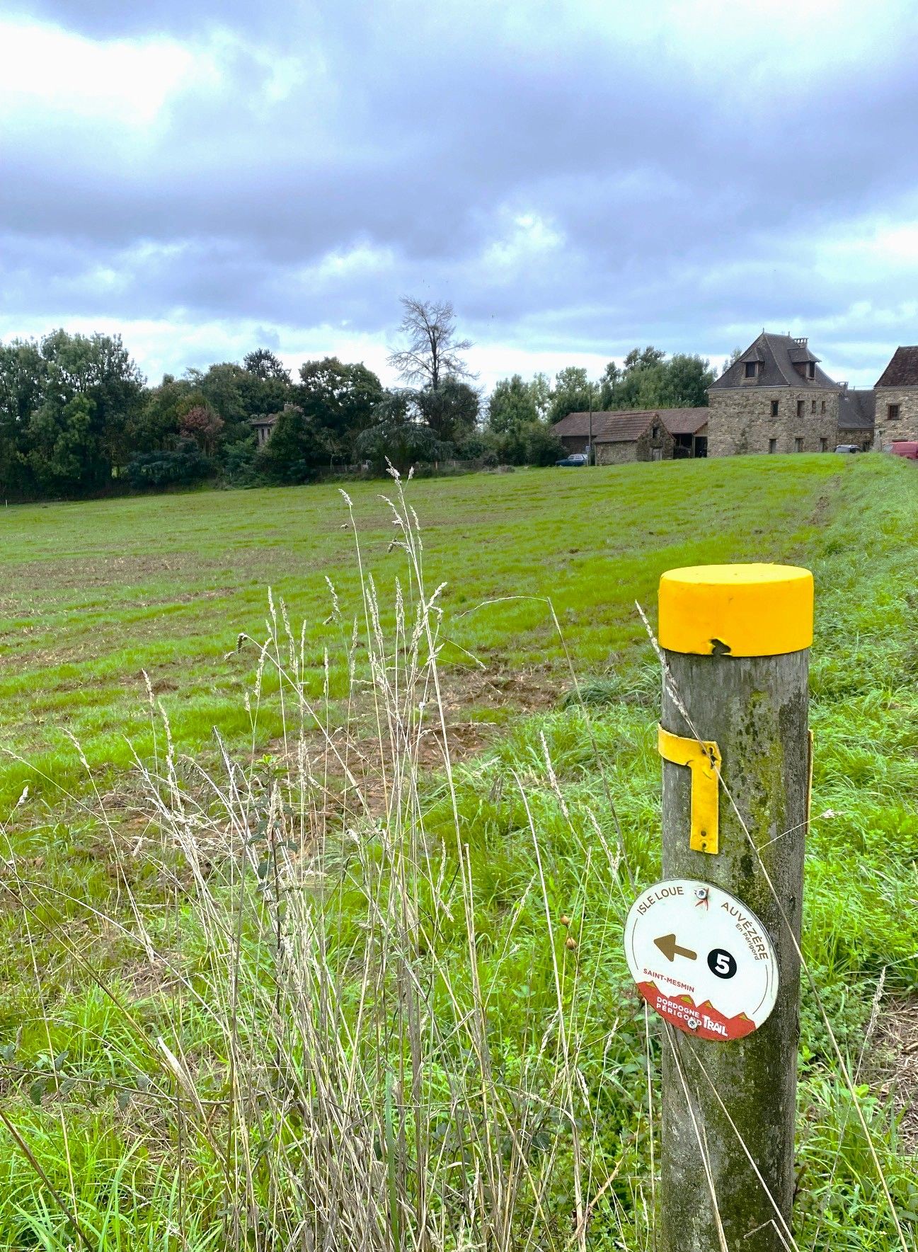 Boucle des Coteaux et des Gorges, Génis