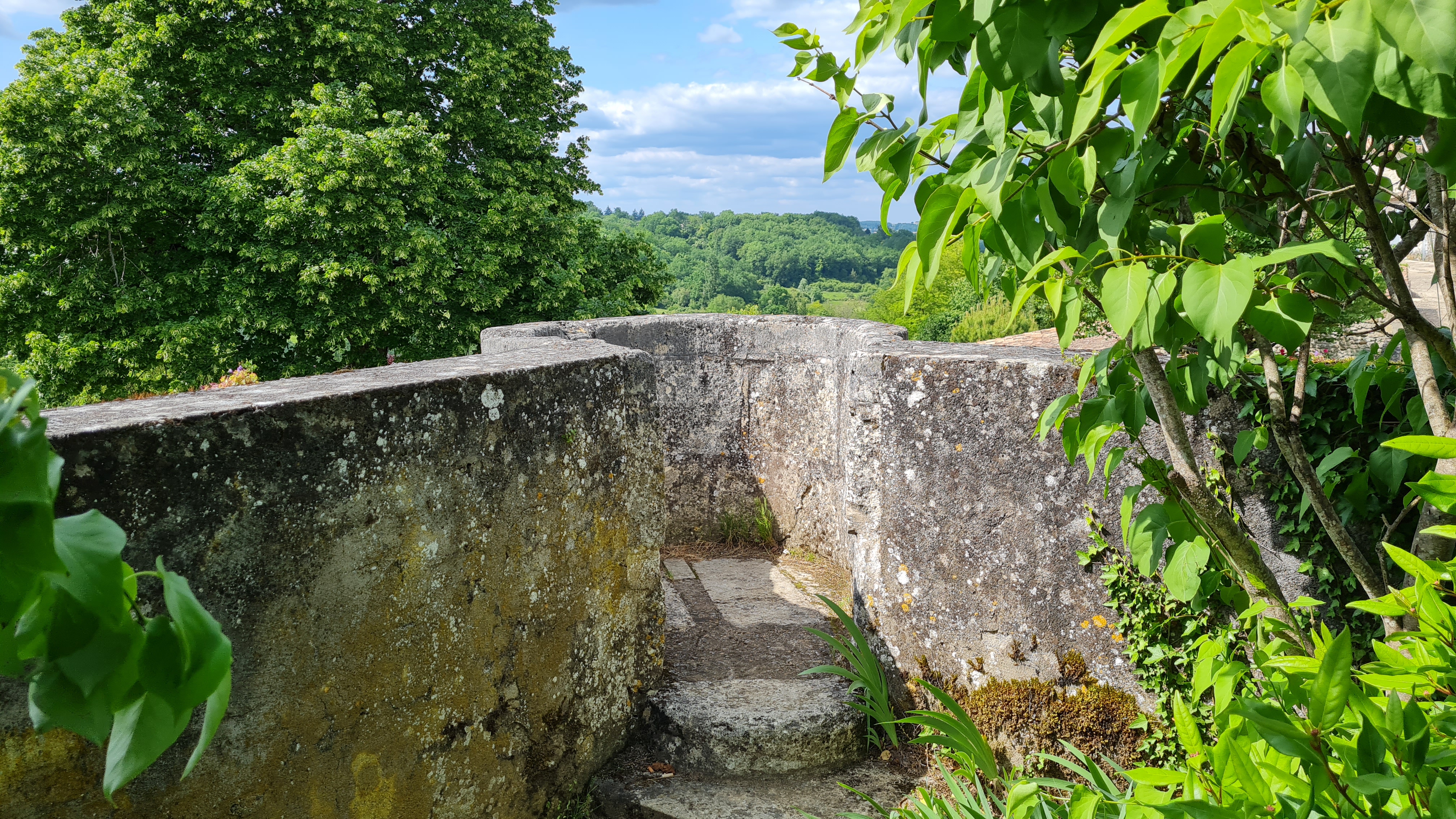 Balade dans le village médiéval de Gensac - photo 3
