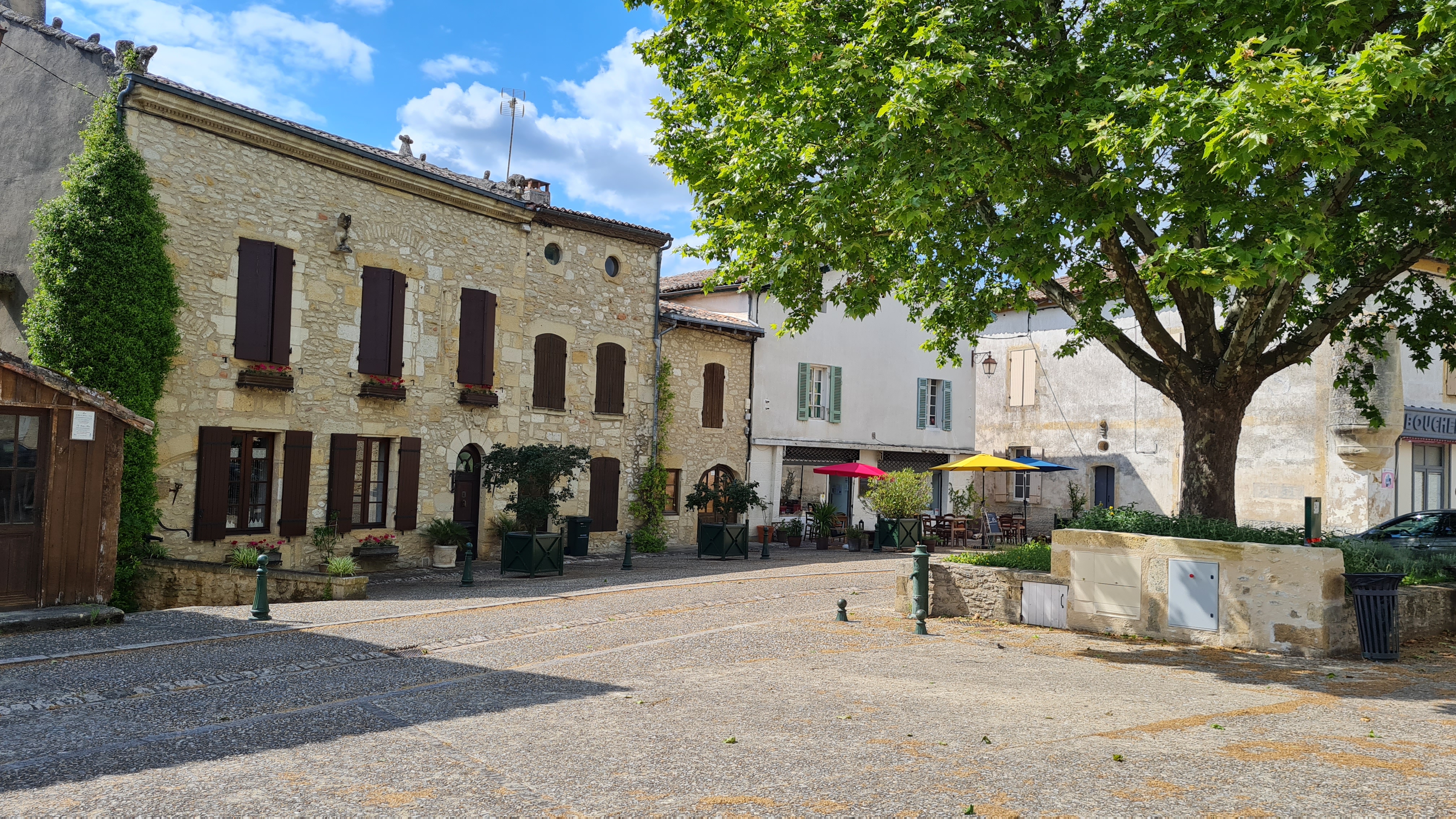 Balade dans le village médiéval de Gensac - photo 4