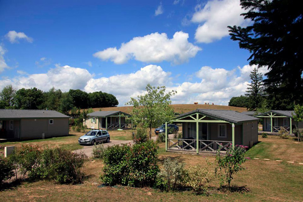 Terres de France - Résidence de Tourisme Les Hameaux de Miel — Hébergements collectifs à Corrèze