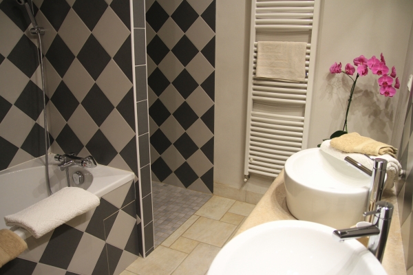 Chambres d' hôtes de charme la maison du bos - Chambre Blanche, Miramont-Sensacq - photo 9